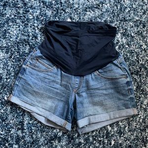 A Glow Maternity shorts